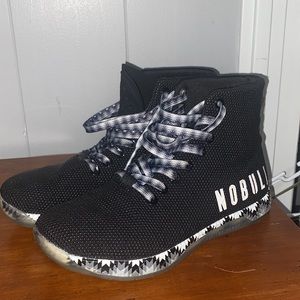 No Bull trainers. Women’s 7. Black with black/white bottoms.